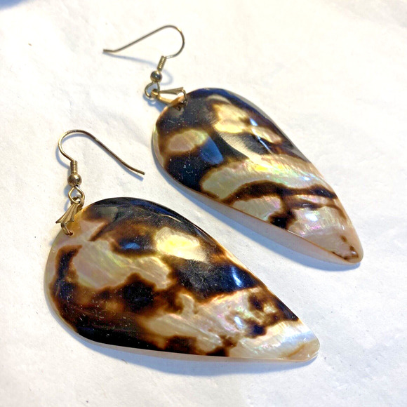 Vintage Pierced Earrings Carved Shell Drop & Dangle Style Boho Beachy Coastal - Picture 2 of 6